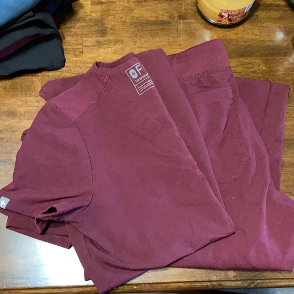 Figs Burgundy Set